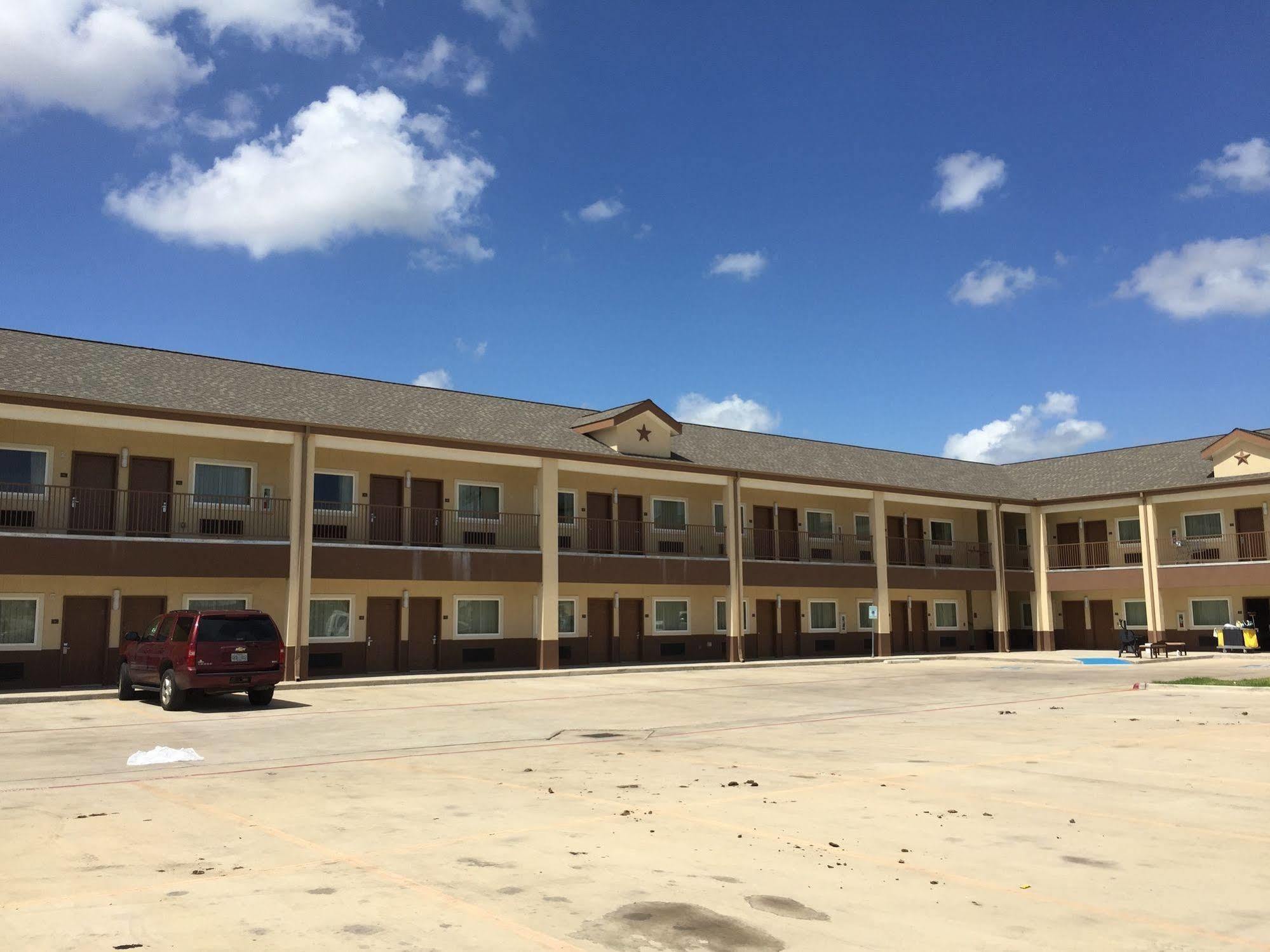 Express Inn Wharton Exterior photo