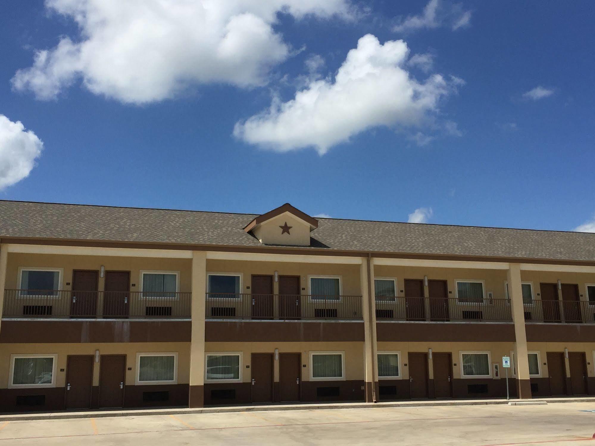 Express Inn Wharton Exterior photo